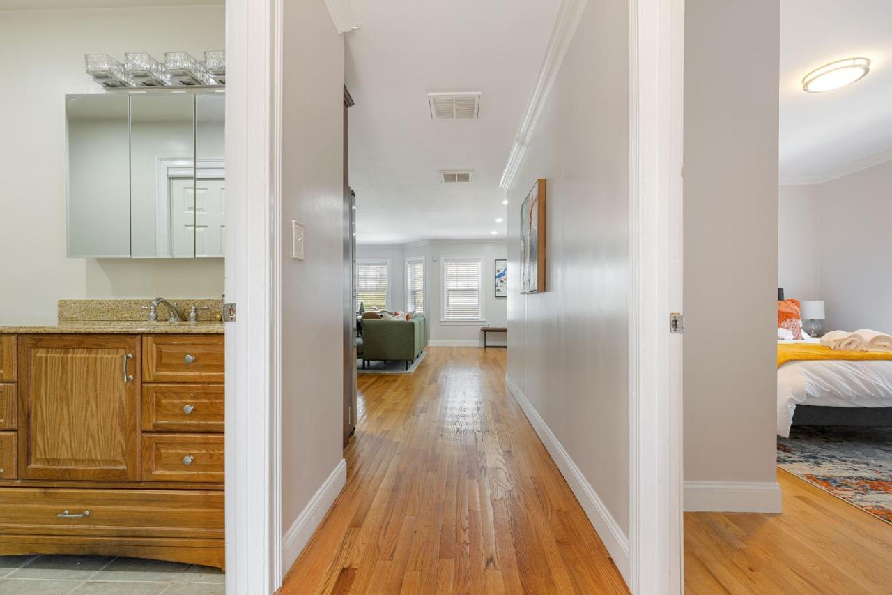 Amazing Family-Friendly And Group-Friendly Accommodation #Thebackdorch Boston Exterior photo