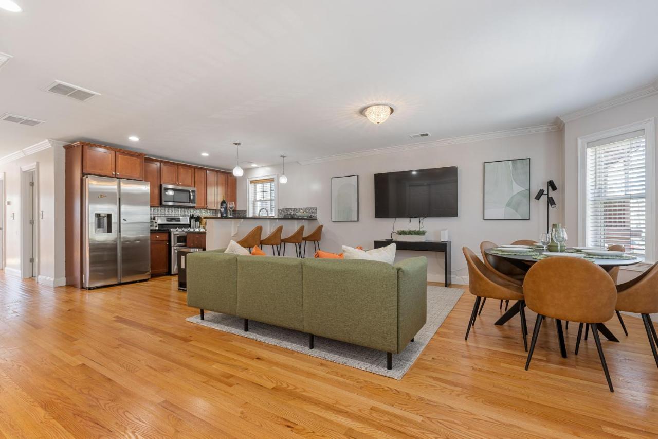 Amazing Family-Friendly And Group-Friendly Accommodation #Thebackdorch Boston Exterior photo